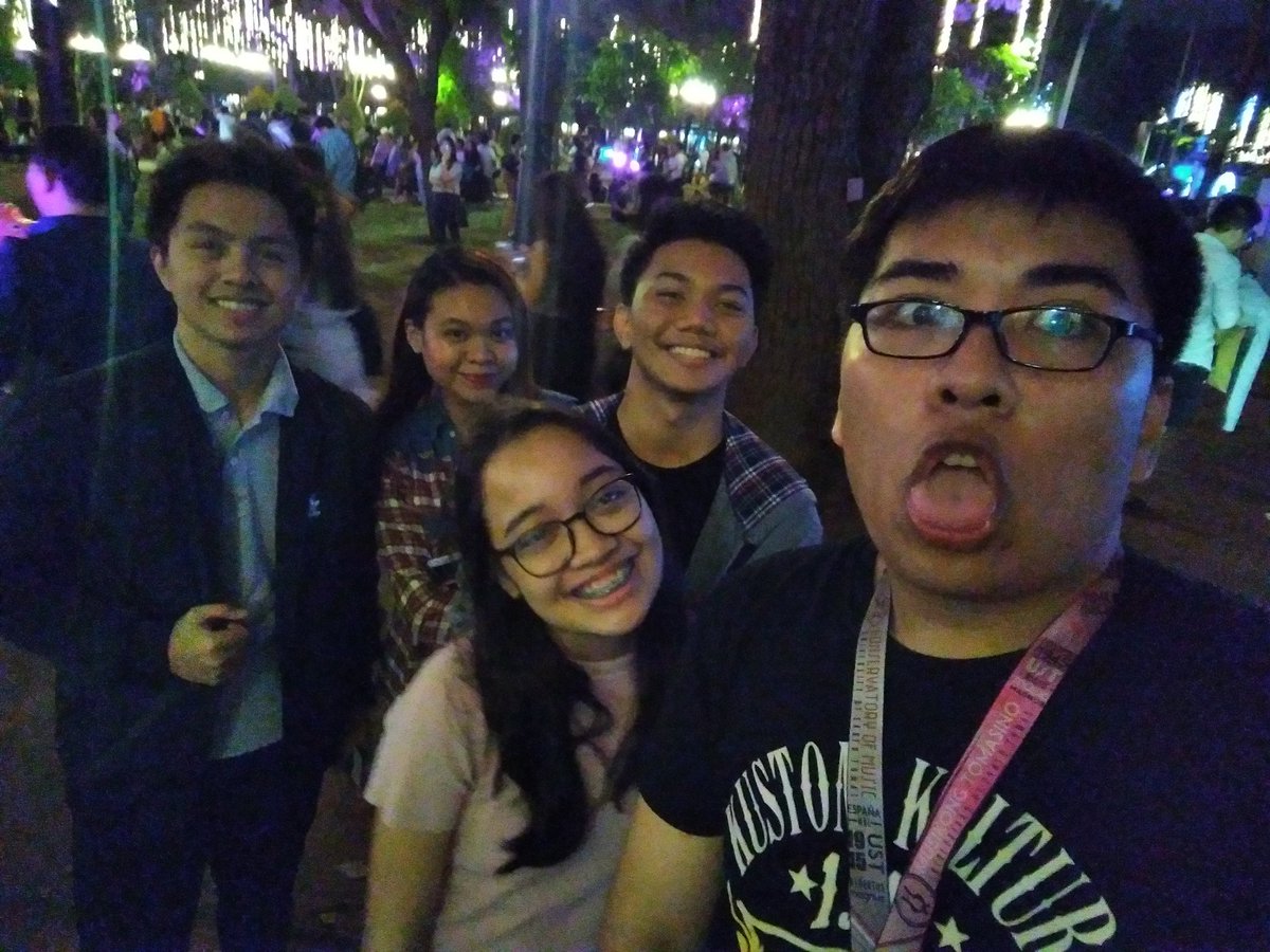 vnl_sings's tweet photo. TYL I survived Paskuhan as a 5th wheel hahaha nakakahiya sa inyo talaga @ryantamondong_ @_anyamariah @kawlmawyustowes @Nevaresjia! Thank you sa inyooo! ❤️ #truebuddies #dagdaganmopangcandy https://t.co/AiVXCSWusk