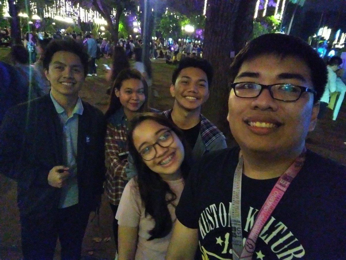 vnl_sings's tweet photo. TYL I survived Paskuhan as a 5th wheel hahaha nakakahiya sa inyo talaga @ryantamondong_ @_anyamariah @kawlmawyustowes @Nevaresjia! Thank you sa inyooo! ❤️ #truebuddies #dagdaganmopangcandy https://t.co/AiVXCSWusk