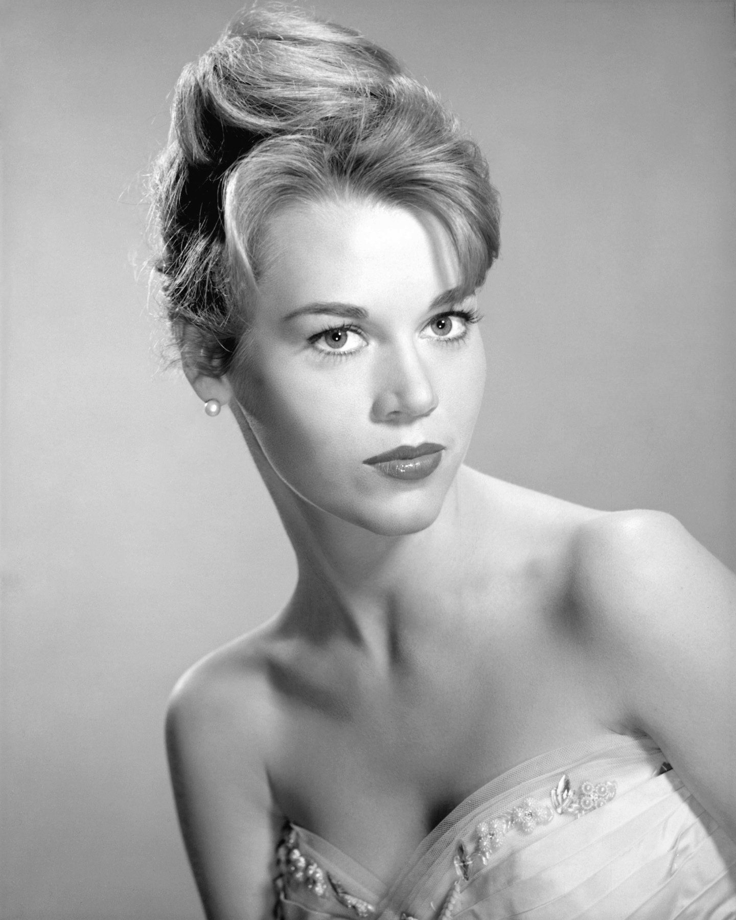 Happy Birthday to the legendary Oscar-winning actress Jane Fonda, who turns 80 today! (December 21, 1937) 