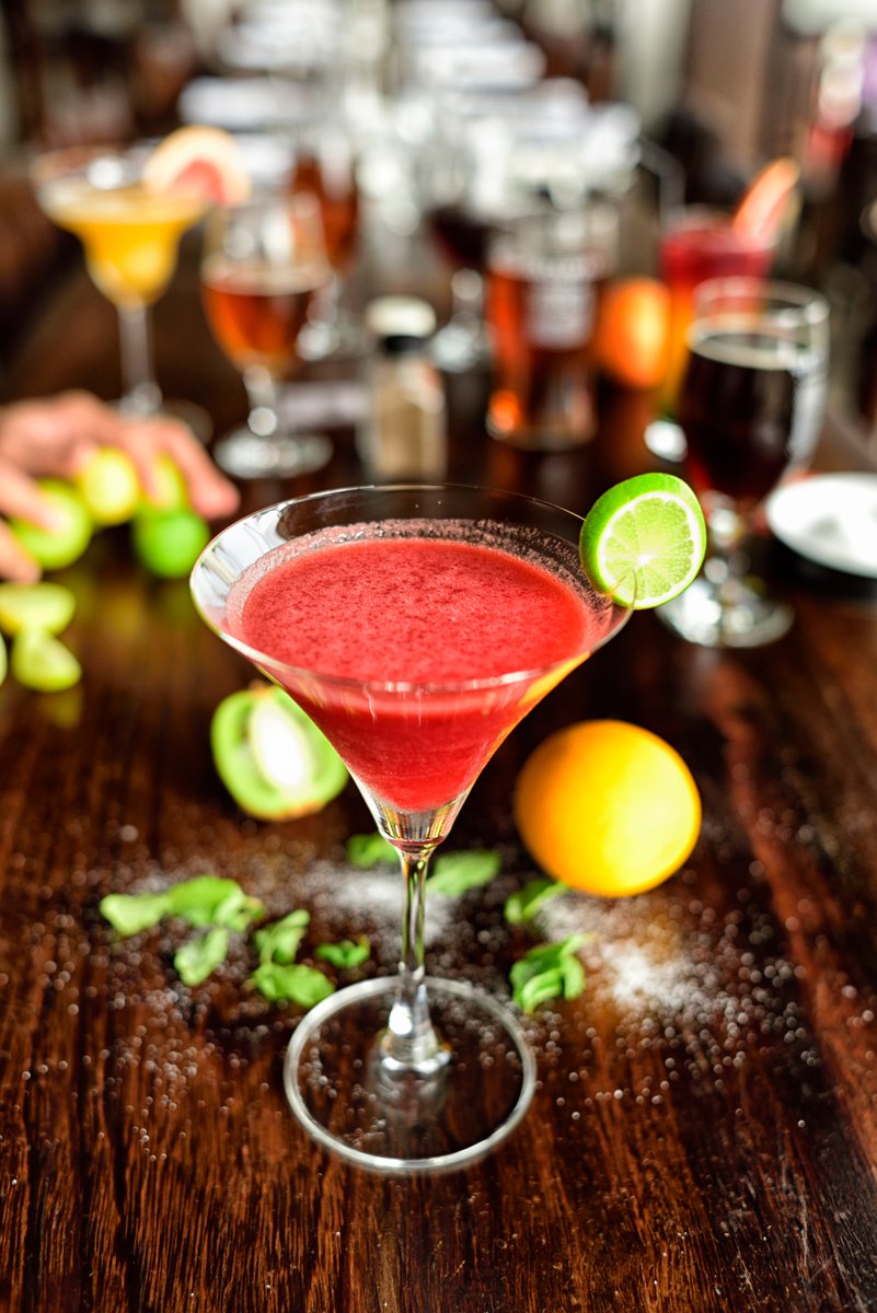 Sssh.. We're cheating on our craft beers with this yummilicious Raspberry Mint cocktail. Get your boozy lunches, drunken dinners to the Gateway Taproom, for it's the season to make merry! Come, indulge!

#Taproom #Cocktail