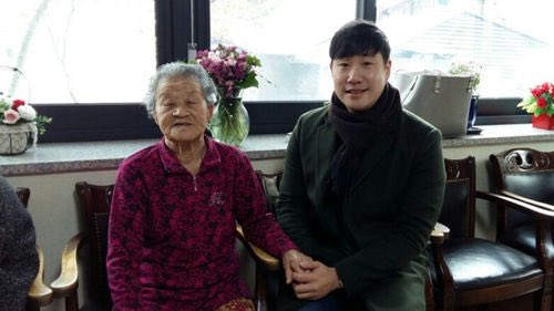 “배성재 아나운서는 일제강점기인 1919년 당시 3·1 운동을 주도했던 신영호 선생의 외손자이기도 합니다” / SBS 배성재 아나운서, '위안부 피해 할머니' 위해 1천만 원 후원 news.sbs.co.kr/news/endPage.d…