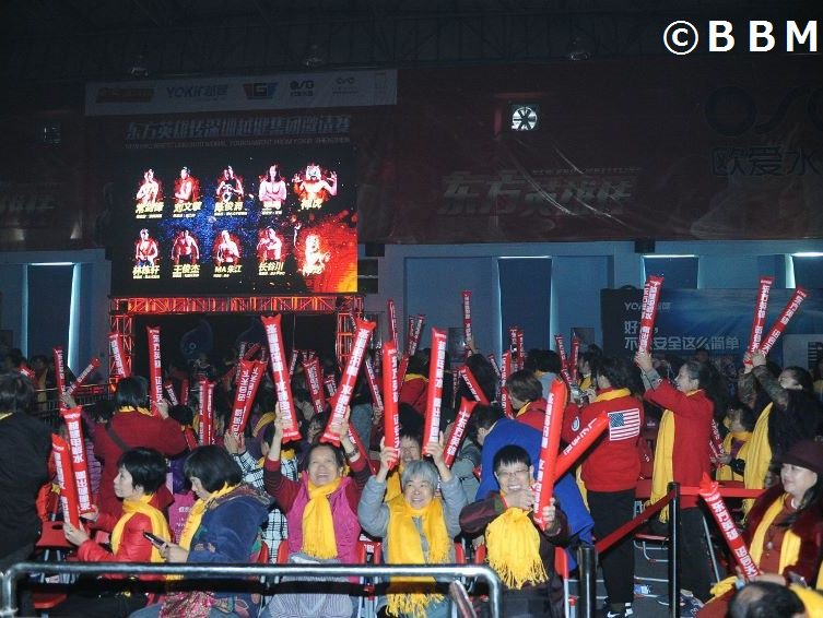 shupromobile's tweet photo. 【試合結果詳報】中国旗揚げシリーズ深セン５連戦最終日は定員限度1000人来場で異様な熱気！サイモンＣＥＯも手応え「戦後の日本人vsアメリカ人みたいな感じで、中国人vs日本人をやっていけば大ヒットする」…東方英雄伝・深セン詳報　https://t.co/4AVXGlFhxT　#週プロモバイル　#igf　#東方英雄伝 https://t.co/4YHfYBj9hk