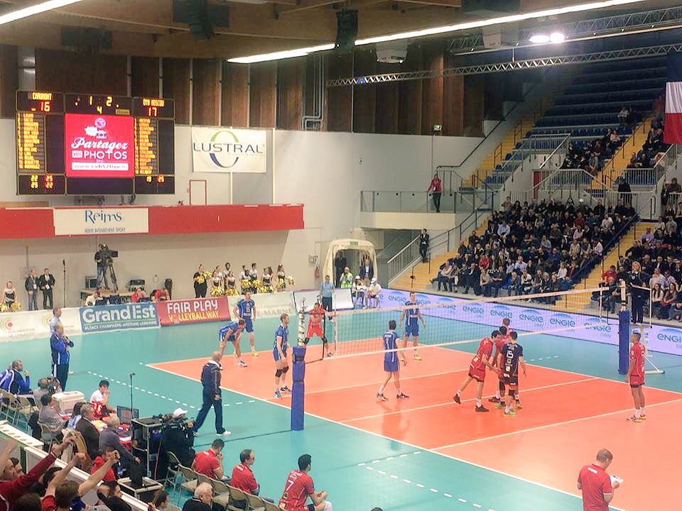 WithYourFans's tweet image. Que d'émotions hier soir ! Après avoir été mené 0/2 le @CVB52HM a gagné 3/2 grâce au soutien du public et une cohésion d'équipe sans faille en @CEVolleyball #Exemple #WithYourFansAuCoeurDeLAction #FanExperience #FanEngagement