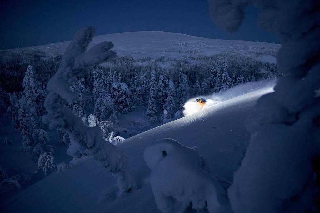 JaakkoPosti's tweet photo. Antte skiing through blue powder in Ylläs backcountry - North Finland.
#liveskirepeat #sonynordic #A9 #mirrorlessfullframe https://t.co/xXeAcUTJBp https://t.co/usa6TAtd2K