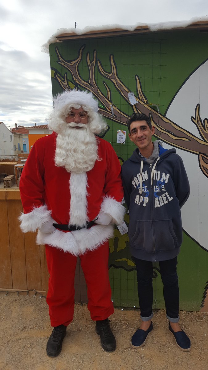 MDAbarcares's tweet photo. Journée du 20 décembre accrochage des voeux marché de noel du Barcares https://t.co/hRojKk9Vfd