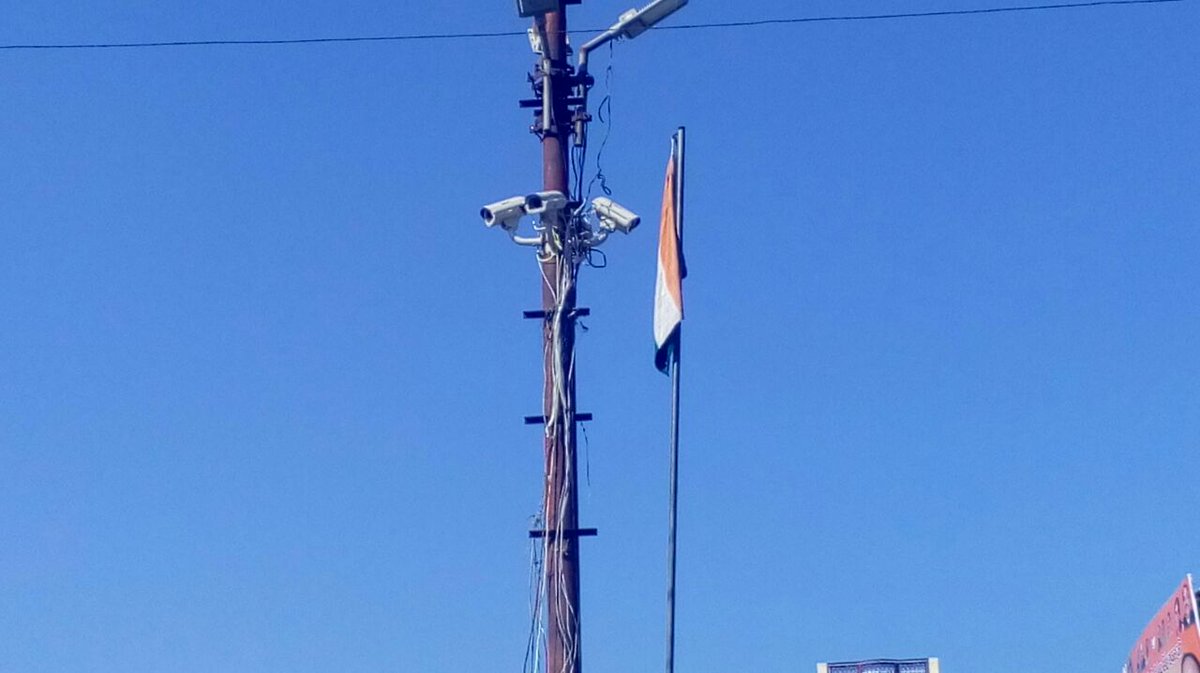 Sparsh_cctv's tweet photo. #SparshCCTV !! Installed Traffic Management Camera
#IntelligentTrafficManagement #MissionSparsh #SecureNation #FeelSecure #Indiakaapnacctv #makeinindia #sparshcctv https://t.co/CUb0QbGVfv