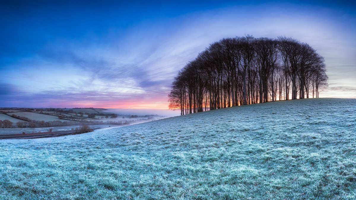 metoffice's tweet photo. Today is the start of the #astronomicalwinter ☃️ and is also the shortest day of the year - the good news is that the days now start getting longer! https://t.co/9IjeisIq3s