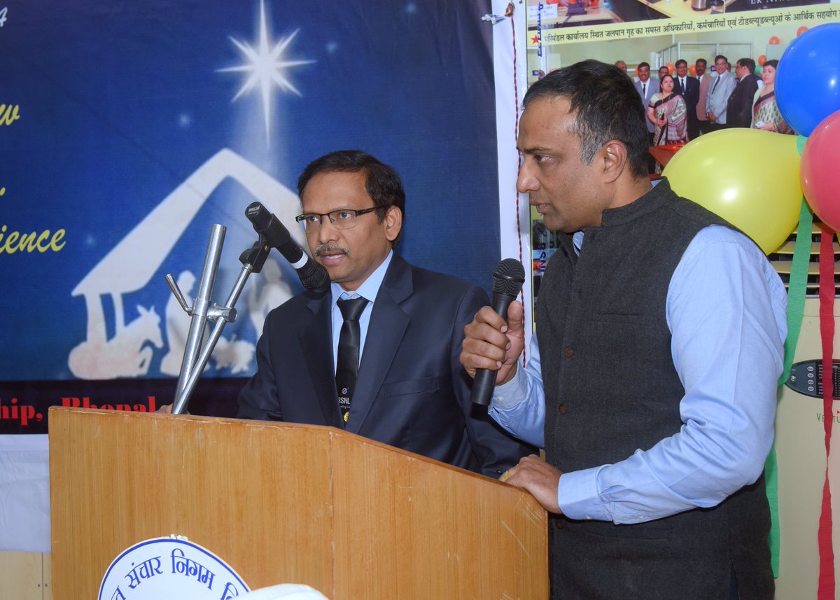 cgmbsnlmp's tweet image. in gracious presence of all Senior officers, staff, TWWO members, Union, SEWA &amp;amp; Association leaders. Warm Blankets were distributed to all Contract labour working in O/o CGMT, Bhopal as Gardeners, Secruity guards, House Keeping workers, Electrical Maint workers etc