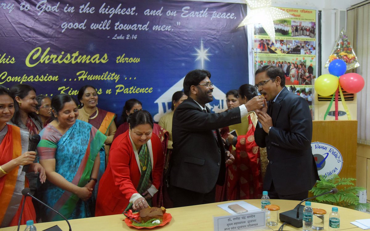 cgmbsnlmp's tweet image. in gracious presence of all Senior officers, staff, TWWO members, Union, SEWA &amp;amp; Association leaders. Warm Blankets were distributed to all Contract labour working in O/o CGMT, Bhopal as Gardeners, Secruity guards, House Keeping workers, Electrical Maint workers etc