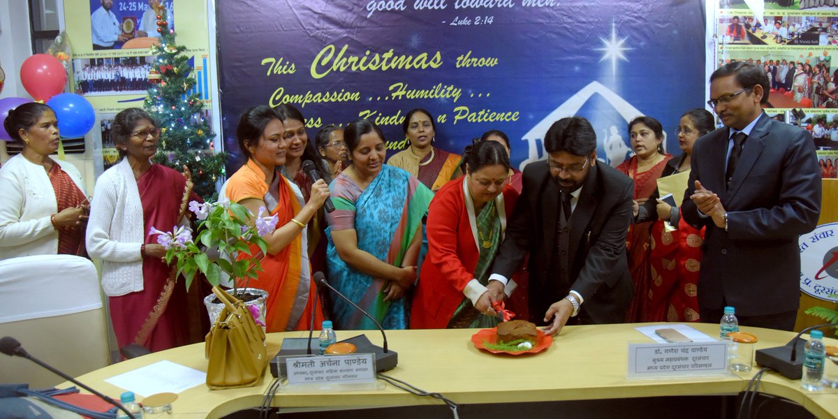 cgmbsnlmp's tweet image. in gracious presence of all Senior officers, staff, TWWO members, Union, SEWA &amp;amp; Association leaders. Warm Blankets were distributed to all Contract labour working in O/o CGMT, Bhopal as Gardeners, Secruity guards, House Keeping workers, Electrical Maint workers etc