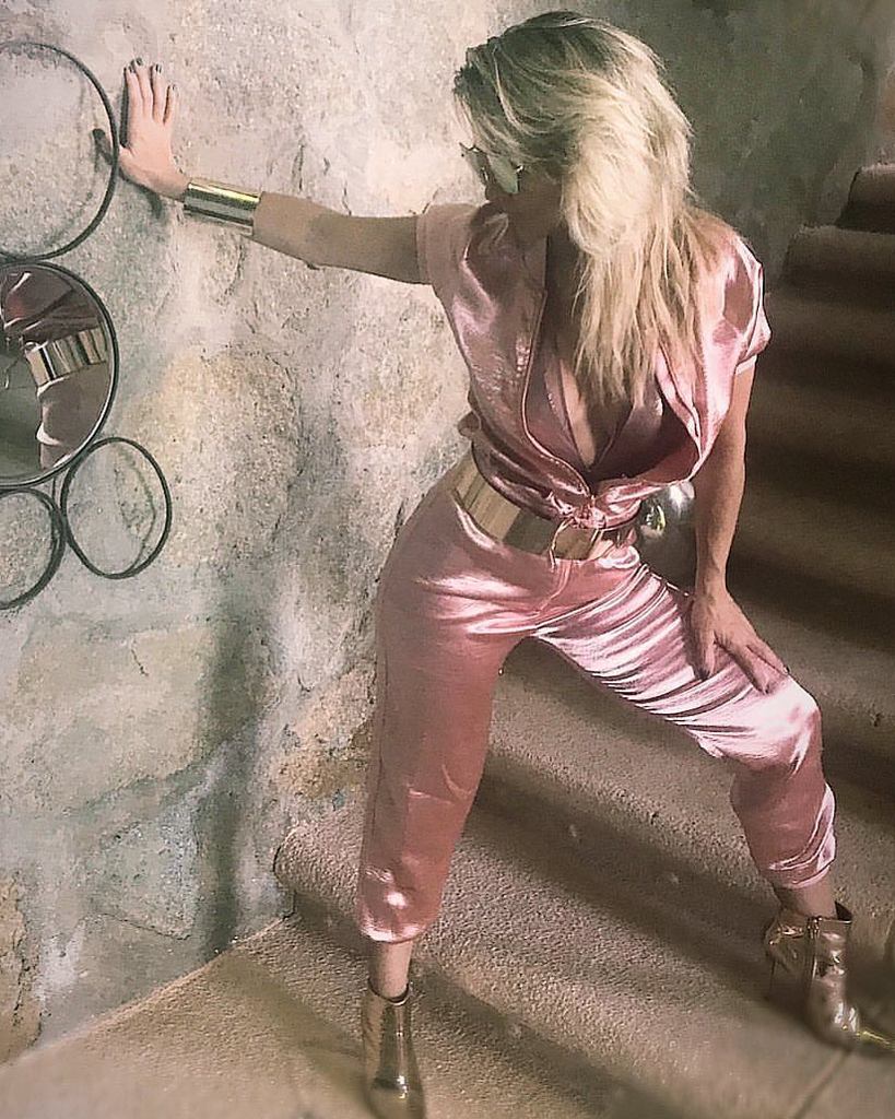 monstersdefey's tweet photo. De madrugada ⚡@fey también instagramea 😄😜🕜 #InstaFey https://t.co/RLoTNNykOE https://t.co/wwaC5SIDkE
