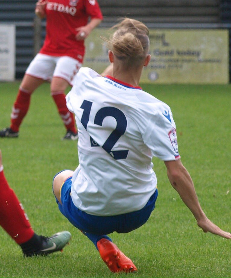 girltinyshooter's tweet photo. Picking up a camera couple months ago and can't stop. Can't wait for 2nd part of season #camera #amateurphotographer #thatonephoto #believeinyourself #achieve #womensfootball #team #cplfc πΈβ€οΈπβ½οΈ https://t.co/GUTZE9tS3u