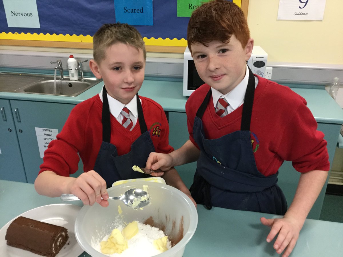 SpiresIPS's tweet photo. P7 had a great time @SperrinIC baking festive treats. https://t.co/Ccn4YGqXHc