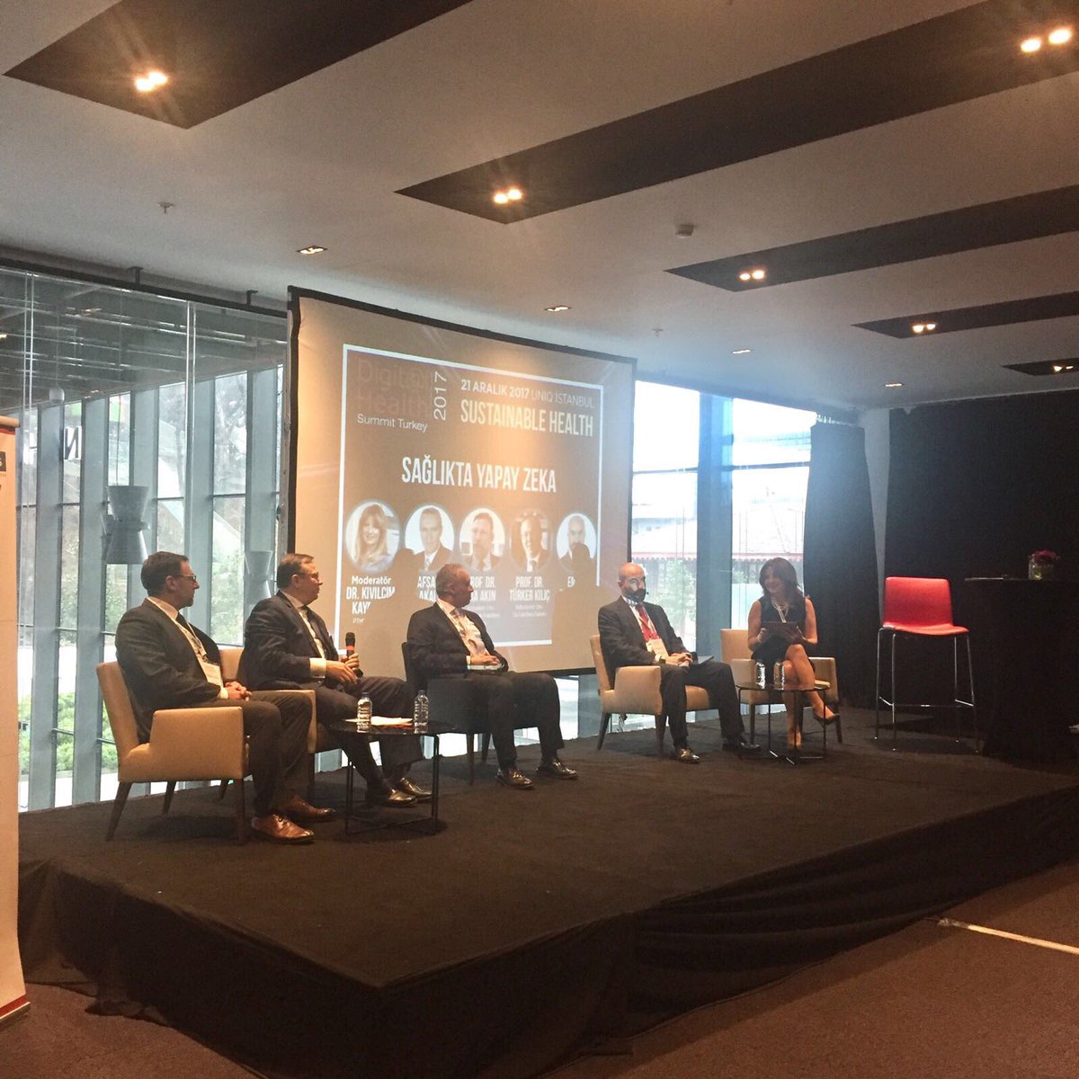 "Önemli olan gen değil, genlerin birbiriyle olan bağlantısı." <a href="/Bahcesehir/">Bahçeşehir Uni (BAU)</a> Tıp Fakültesi Dekanı <a href="/turkerkilic/">Türker KILIÇ</a> "Sağlıkta Yapay Zeka" oturumunda konuşuyor. #DHS2017 #DHSTurkey