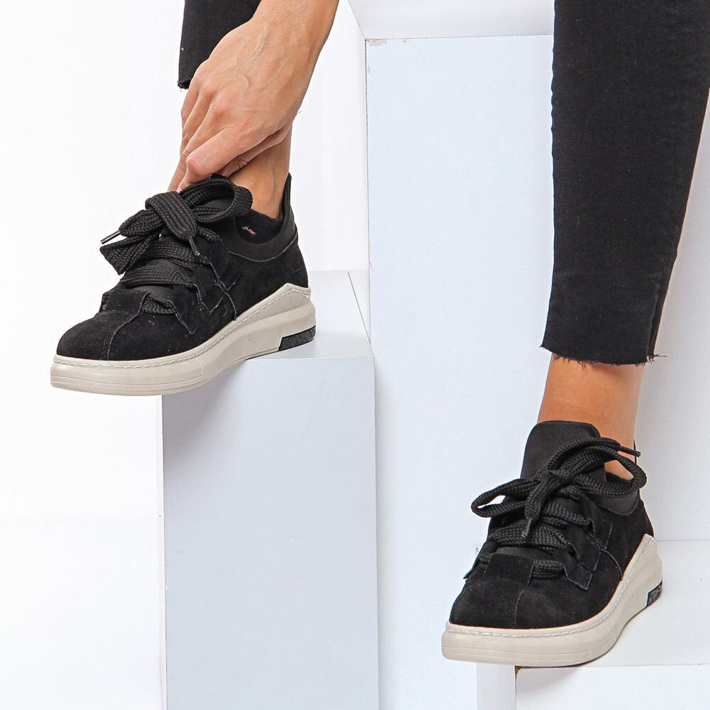 SHOESTIME tweet media