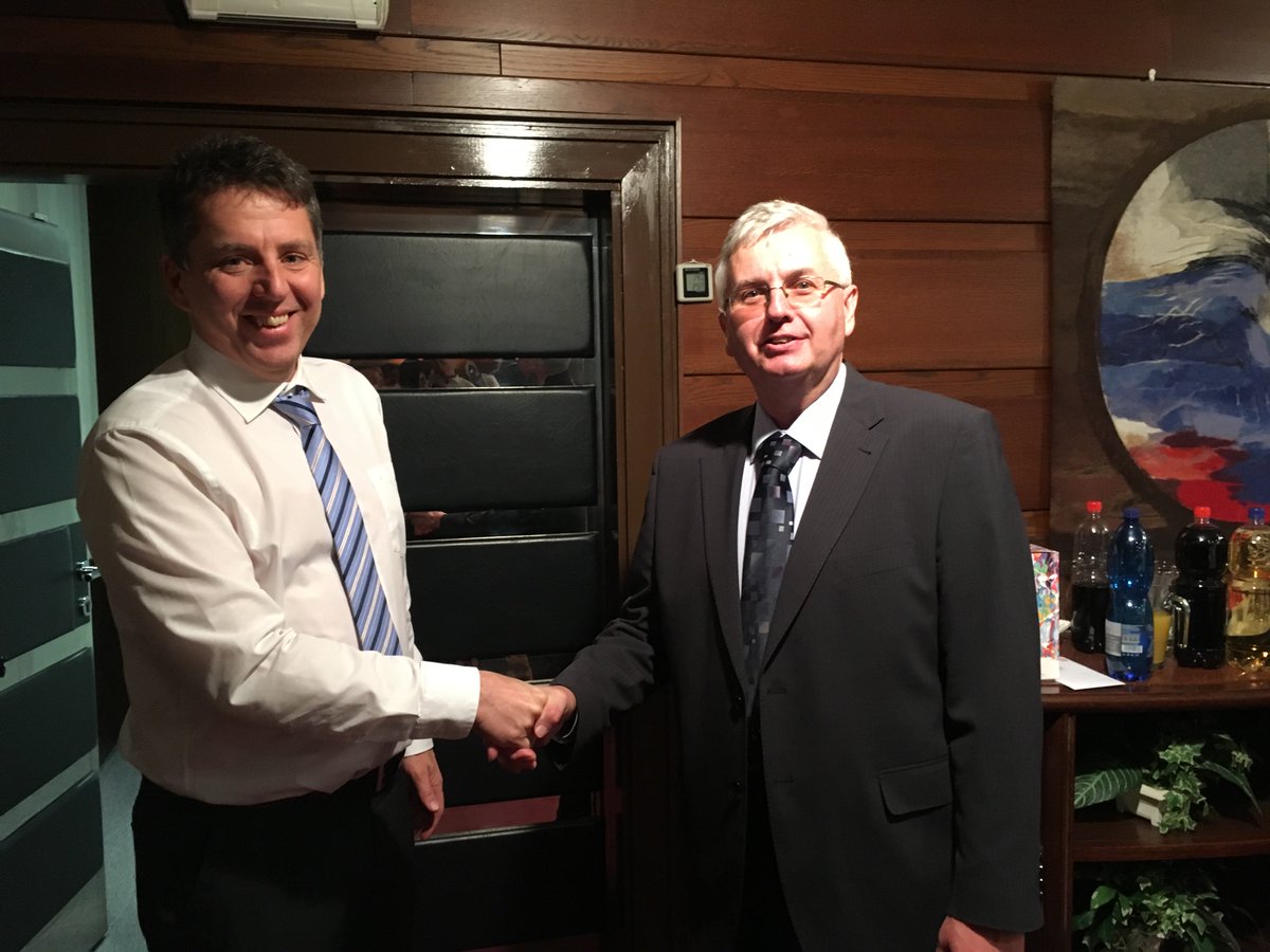 NRBCZ's tweet photo. Přestože se ikona ČMZRB Luboš Rajdl po téměř 26 letech v bance loučí, nekončí úplně. Budeme se s ním potkávat i v následujících měsících v pozici poradce generálního ředitele @jirijir. https://t.co/44soOQhZZG