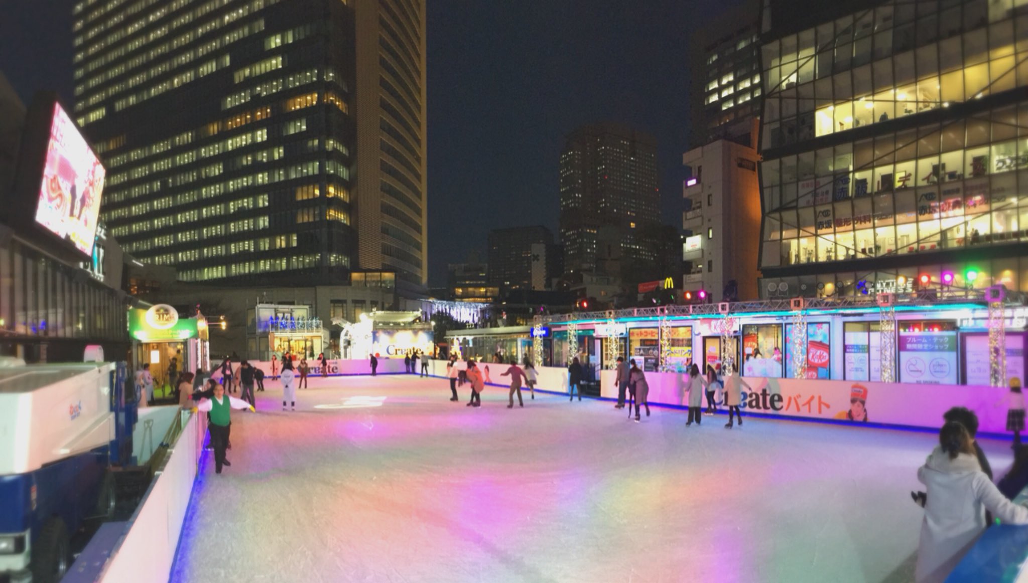 Tbsフィギュアスケート A Twitteren 赤坂駅から徒歩30秒の ホワイトサカス 平日の17時30分以降はナイト割引 貸靴が無料なんです 今週末はスケートショーなどイベントも盛りだくさんですよ スケートリンク Tbs サカス T Co F1wvsy6vg9