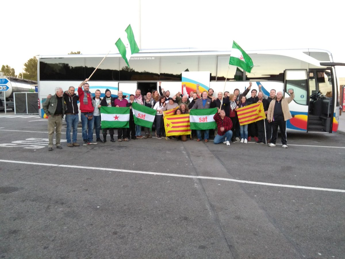 OscarReinaGilen's tweet photo. Si tú le estiras fuerte aquí y yo le estiro fuerte allá seguro que cae la estaca del 155.
Hoy puede ser un día histórico.
 ¡Ánimo Catalunya! 
#VíaAndaluza https://t.co/MFWylrzeVf