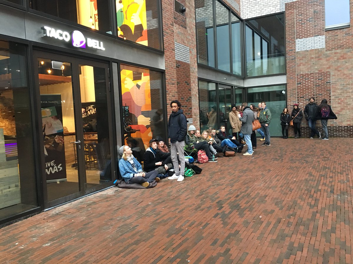 Opening soon!! Dont be late if you want a free Goody Bag!! #tacobellnl #breda #tacobellbreda #goodybag