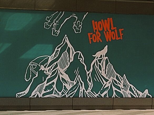 Gyrowoof's tweet photo. Noticed this Funky new #Wolf related commercial outlet opening at Singapore Raffles Place. Is it a bar? Any idea what is it? ^^ #Waffs #SheepProtectors https://t.co/6Y7cOs3Cl9