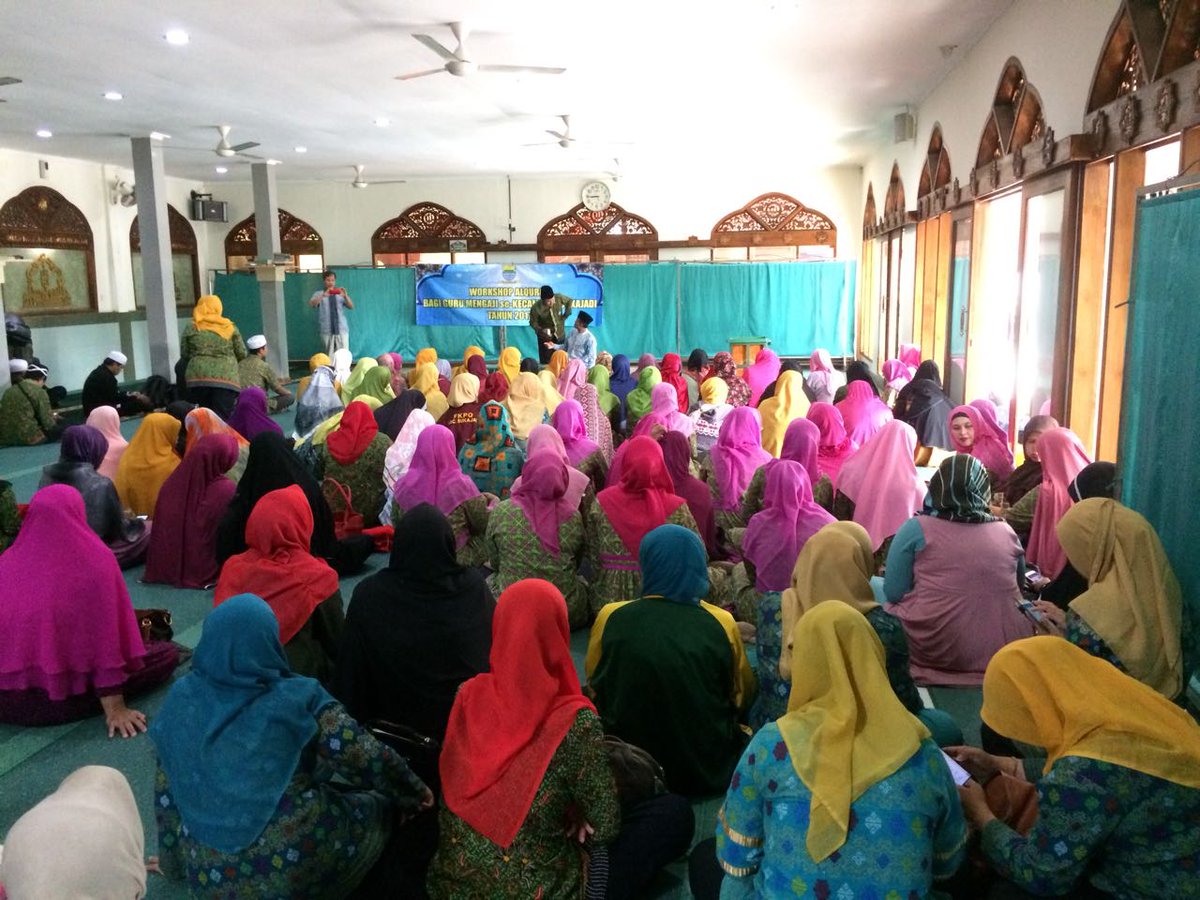 Work shop Al Quran bagi guru mengaji se kec Sukajadi di masjid besar cipaganti <a href="/ridwankamil/">Ridwan Kamil</a> <a href="/OdedMD/">Oded Muhamad Danial</a> <a href="/kang_yossi/">Yossi Irianto</a> @HumasBdg <a href="/BdgMengaji/">Magrib Mengaji</a> <a href="/BdgKesra/">Bag.Kesra Kota Bdg.</a> <a href="/pembdg/">Pemerintahan Bandung</a>
