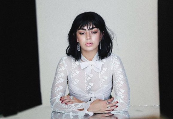 makeituppro's tweet photo. We are loving this new era of @charlie_xcx,how fab does her #makeup look 😍 Steal it for yourself and get one our professional #MUA's to do it for you! 💄 https://t.co/YAKMDtWsPs