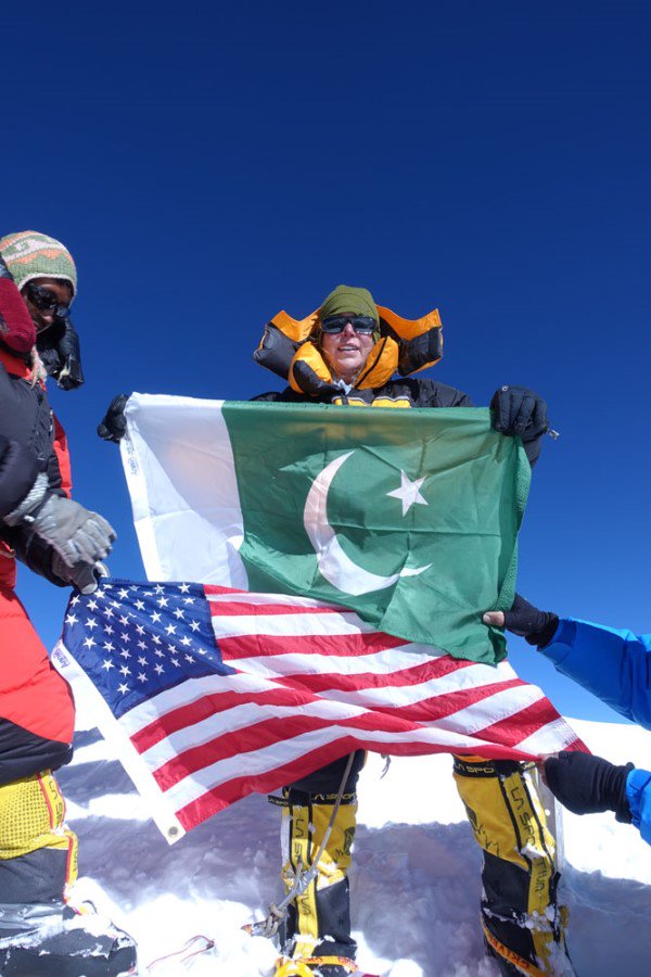 ETribuneSports's tweet photo. Vanessa O’ Brien — the mountaineer in love with K2 and Pakistan https://t.co/zRwwI0X7mx https://t.co/RnX4psL6tM