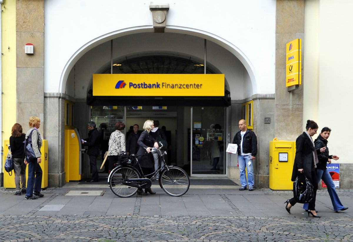 business's tweet photo. Deutsche Bank reportedly seeks to cut up to 1,000 jobs as it integrates Postbank https://t.co/zGLSPiQanf https://t.co/c16pe3UEVi