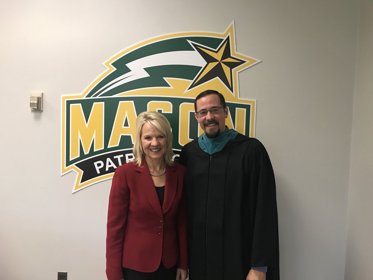 GeorgeMasonU's tweet photo. Excited to see @bethanyhalllong this morning. Getting ready for #Mason17 #Mason2017. @MasonAlumni are AMAZING!! https://t.co/k1hu4FRjc9