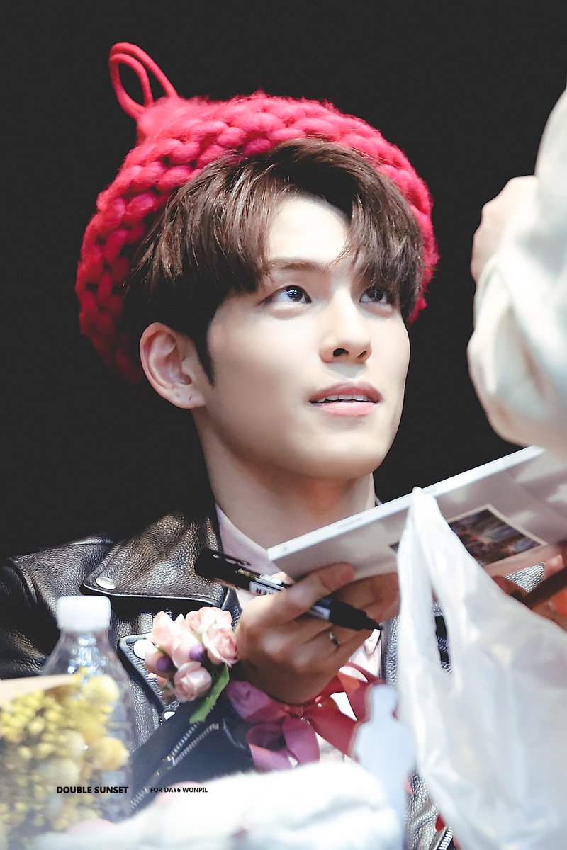 doublesunset_wp's tweet photo. 171217 #원필 #WONPIL #데이식스 #DAY6 #좋아합니다 ♡ㅅ♡ https://t.co/V0ovm92DGP