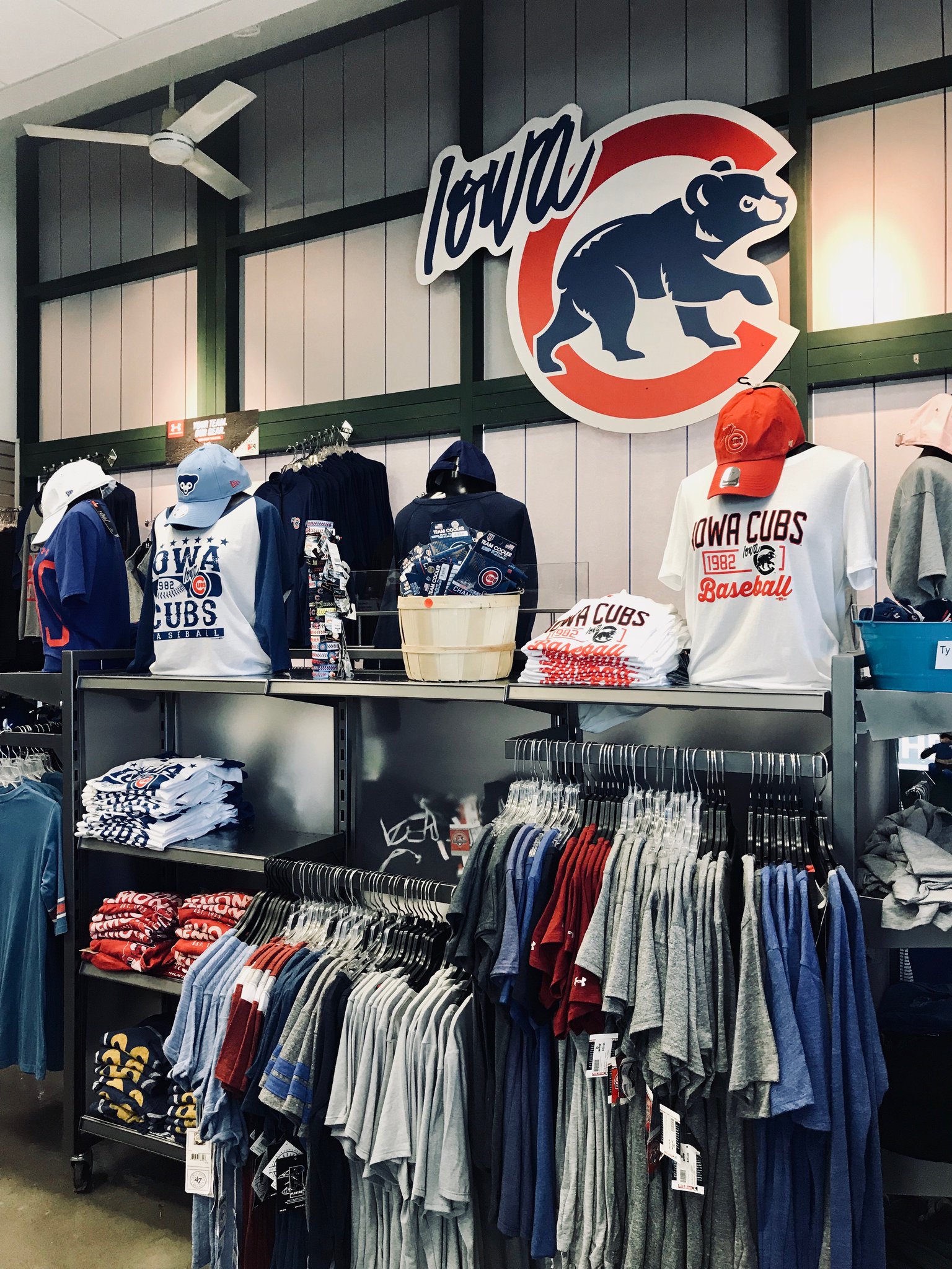 cubs team store