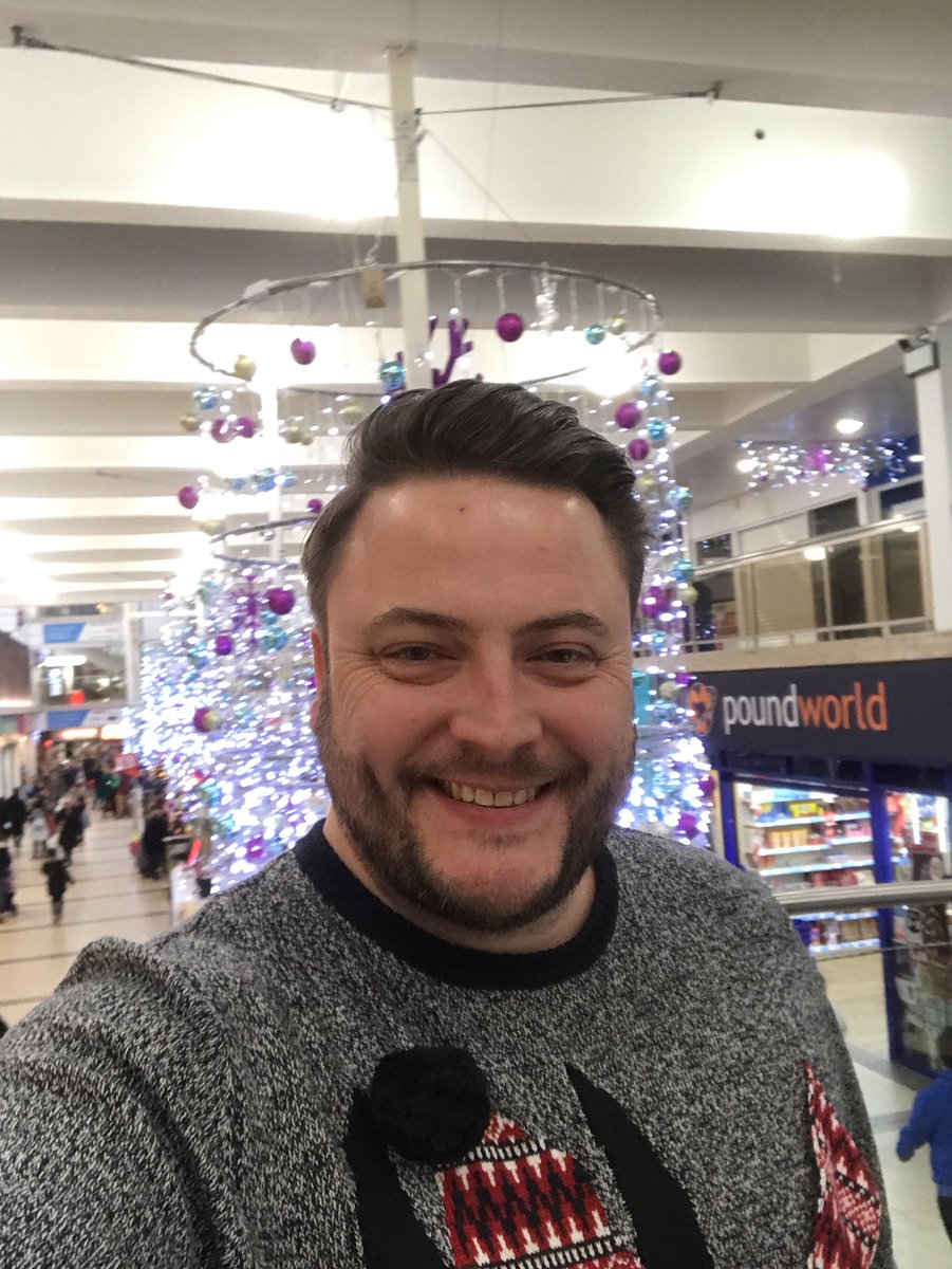 DannyMIDSimpson's tweet photo. Great meeting this morning in #midhouse with @JaySeville looking at 2018 then into #o2hyde to meet the team, @johnc1878 & @D_Toft great store visit, now #o2middleton to see the store team & meet @jjhpinto, then to #o2ashton to see the gang for the last stop 🎅 https://t.co/Ly4kbzTvty