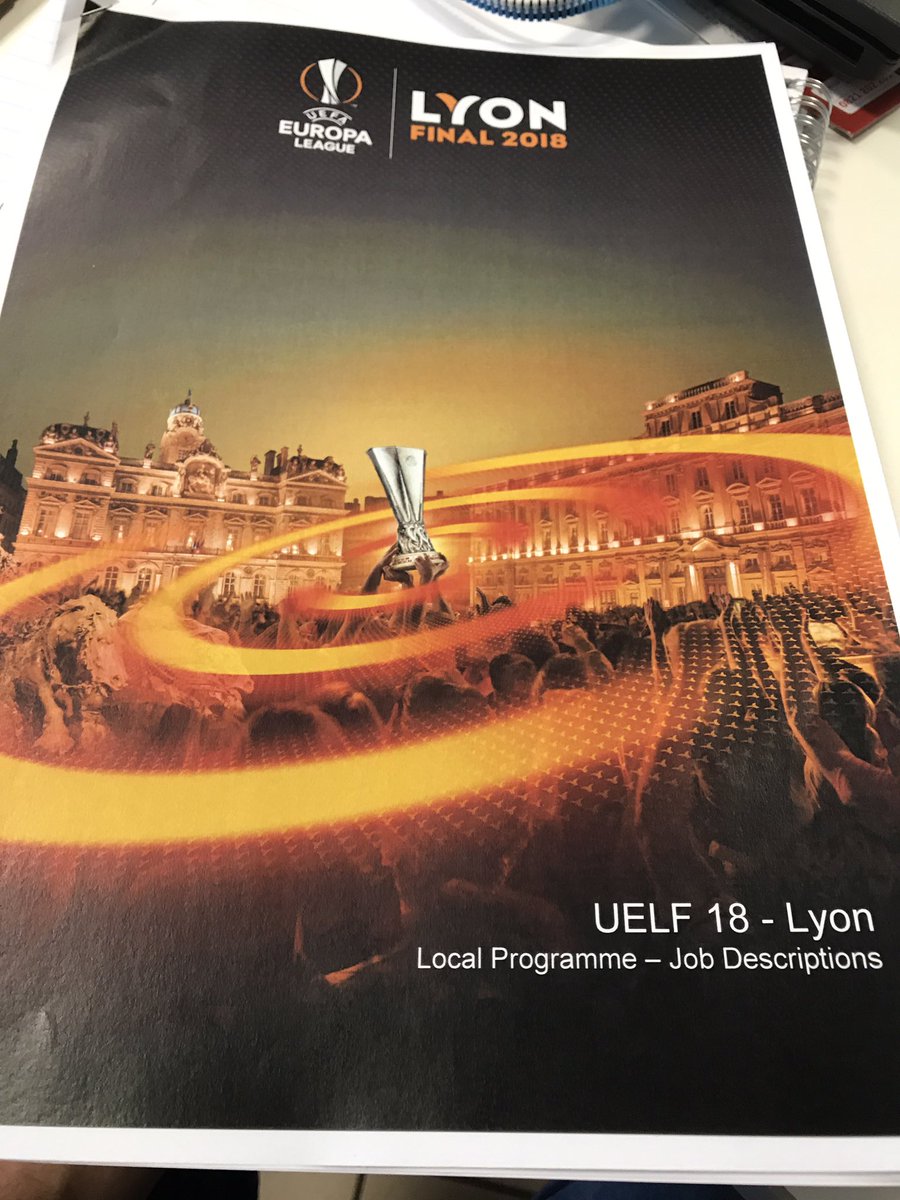 En plein travail :)
<a href="/CLAUDIEADECCO/">ESCUDE CLAUDIE</a>