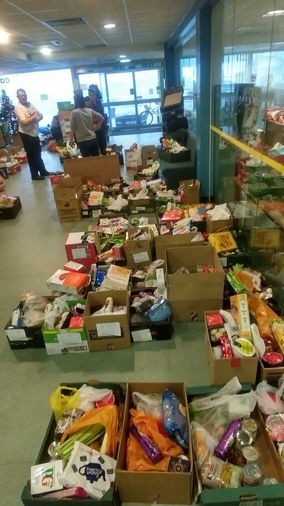 amandaparnel's tweet photo. Incredibly proud to be part of this with @FutureProjects1 looking forward to delivering these hampers &amp; gifts with @CotmanHousing, @placesforpeople &amp; @_NovusSolutions tomorrow #ChristmasSpirit #community #workingtogether https://t.co/SkhesutKH3