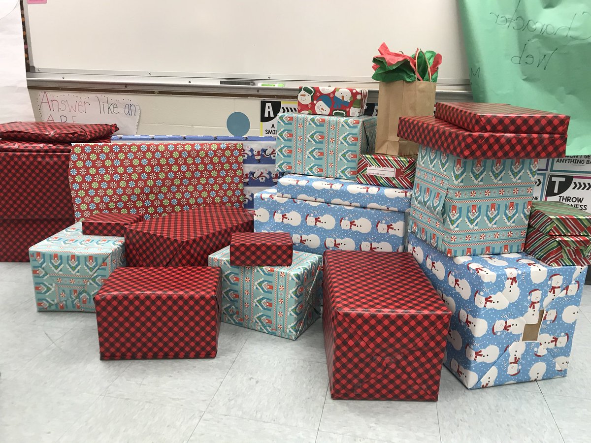 PatriciaZelasko's tweet photo. Math is so much better when presents are involved.
Grab a gift is ready for the kids. #21Learns #readyformath @KilmerSchool_5 @ccsd21kilmer https://t.co/j4PtdHJo46