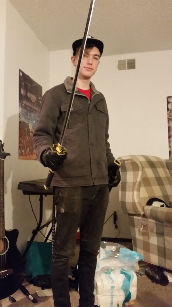 MarkiMooIsCute's tweet photo. Got bae a real Katana based off of the anime One Peice for chrisrmas (he begged me to have it early lol)
The katana took nearly 2 weeks to be made :) (excuse the tp we didnt have time to put away all the stuff we got from the store before he went to work) https://t.co/JvCdUMiinu