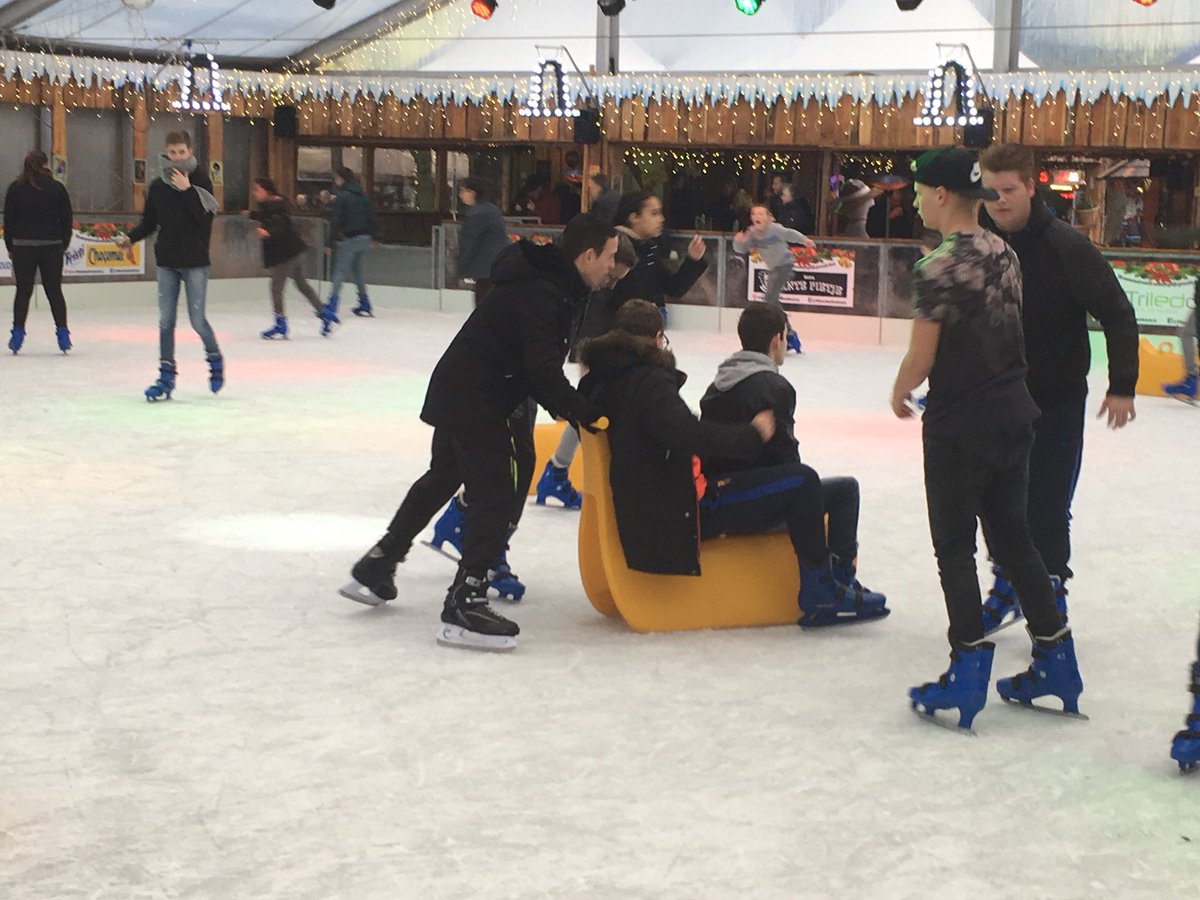 Samen met leerlingen <a href="/vmbodenbosch/">HeliconVMBO DenBosch</a> die het keuzevak Evenementen volgen aanwezig op <a href="/Winterlanddb/">Winterlanddenbosch</a> in <a href="/shertogenbosch/">'s-Hertogenbosch</a> om te leren van de organisatie en natuurlijk ook nog even te schaatsen