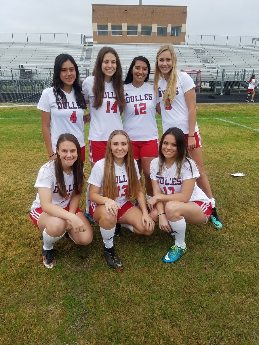 LadyVikeSocDHS's tweet photo. #DLVS #playoffgoals #seniors https://t.co/uhHAwKcGkf