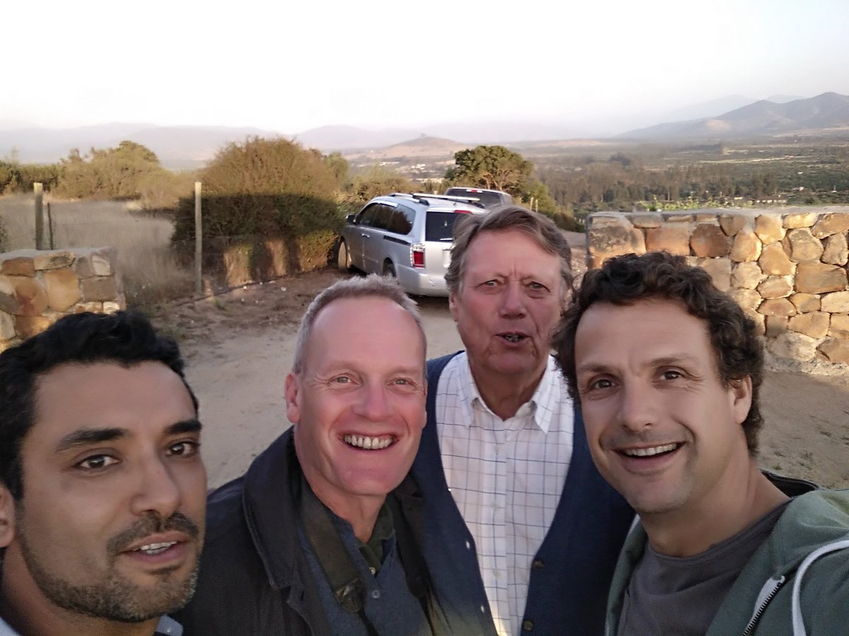 Gran degustación con <a href="/timatkin/">Tim Atkin</a> en nuestro viñedos de zapallar. Espectacular atardecer.<a href="/VinosMontes/">Viña Montes Chile</a>