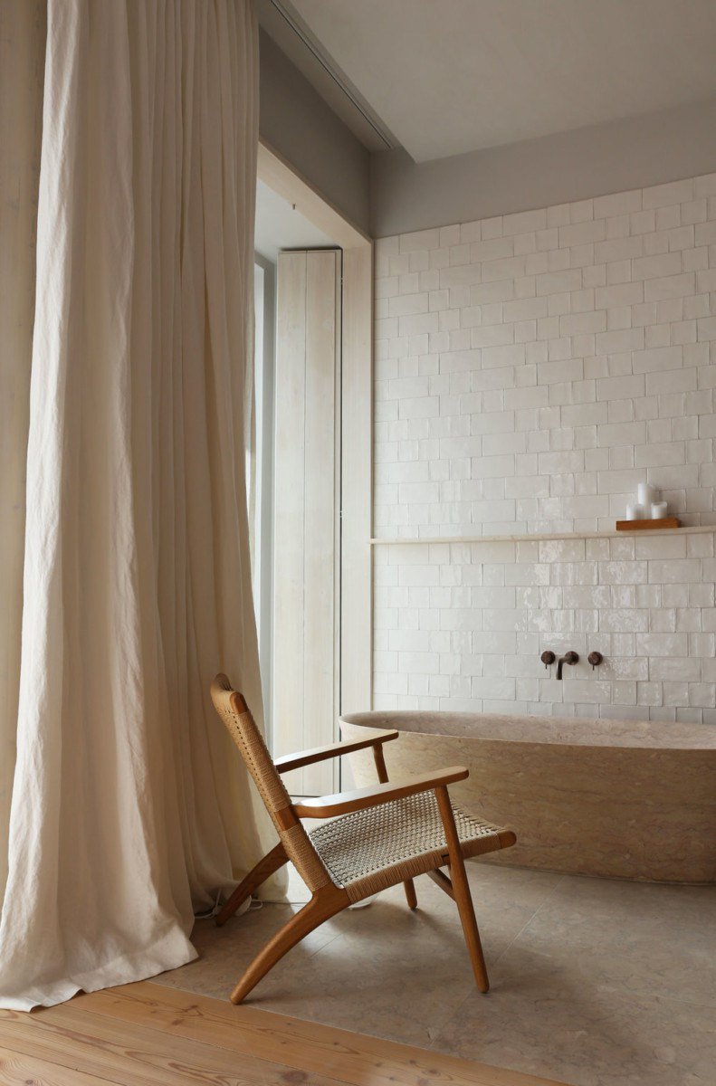 Serene, calm and in line with our winter mood - the all-white room thechromologist.com/serene-calm-li…