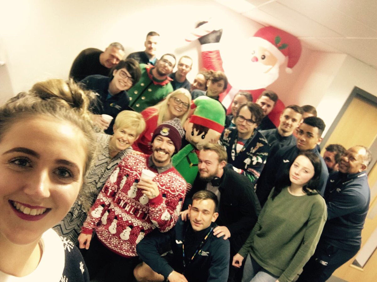 WendyJCSF's tweet photo. @VanessaPCSF @COVSF @NikkiSCSF @NatalieBWCSF @SDavoile @DanDCSF Quiz time Merry Christmas from the Community Development Team @COVSF ❄️👍⛄️🎄 https://t.co/JYJ4C1OApO