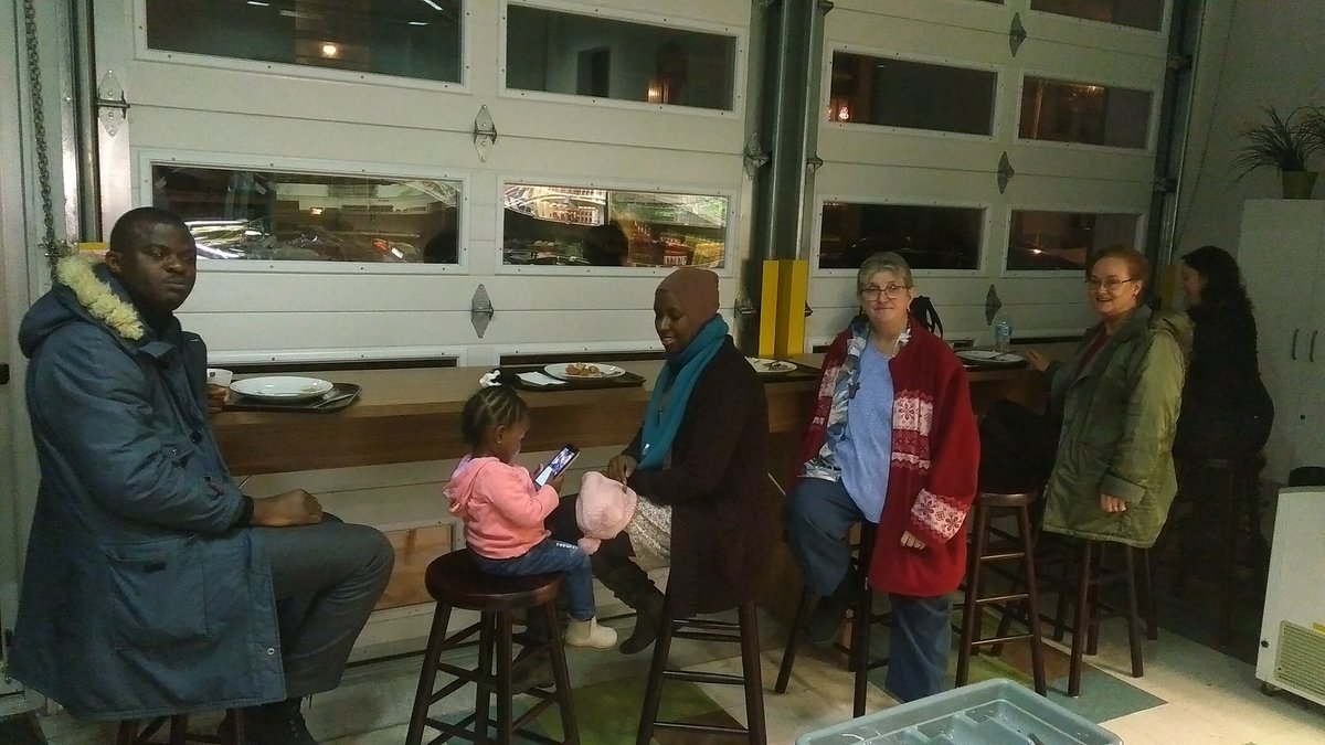 RUIStPierre's tweet image. Des lunchs à 4$ maintenant disponible au Marché Saint-Pierre...et ça comprend 3 services! Il y a même une nouvelle table à manger