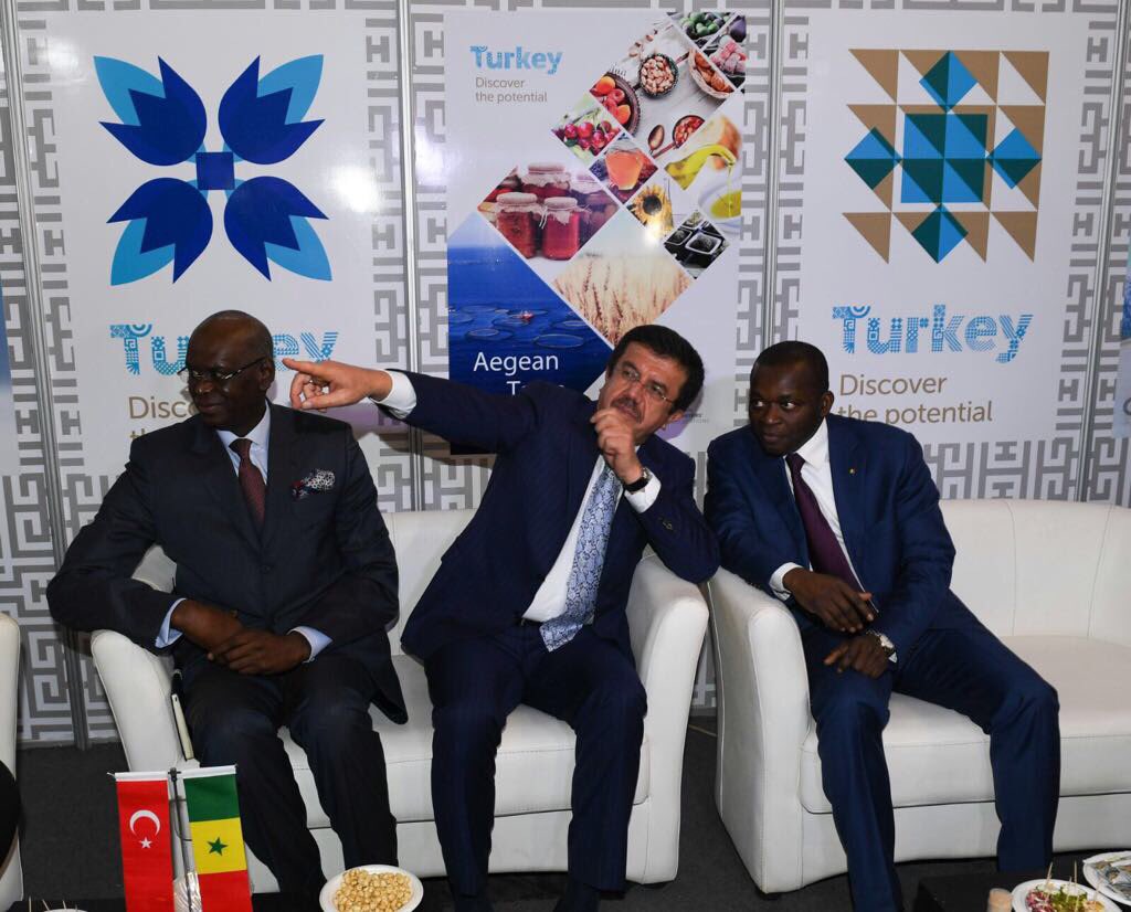 ZeybekciNihat's tweet image. #Senegal&apos;de #FIDAK Dakar Uluslararası Fuarında #Türkiye ve Türk firmalarının stantlarını ziyaret ettik, #Dakarlı kardeşlerimizle bir araya geldik