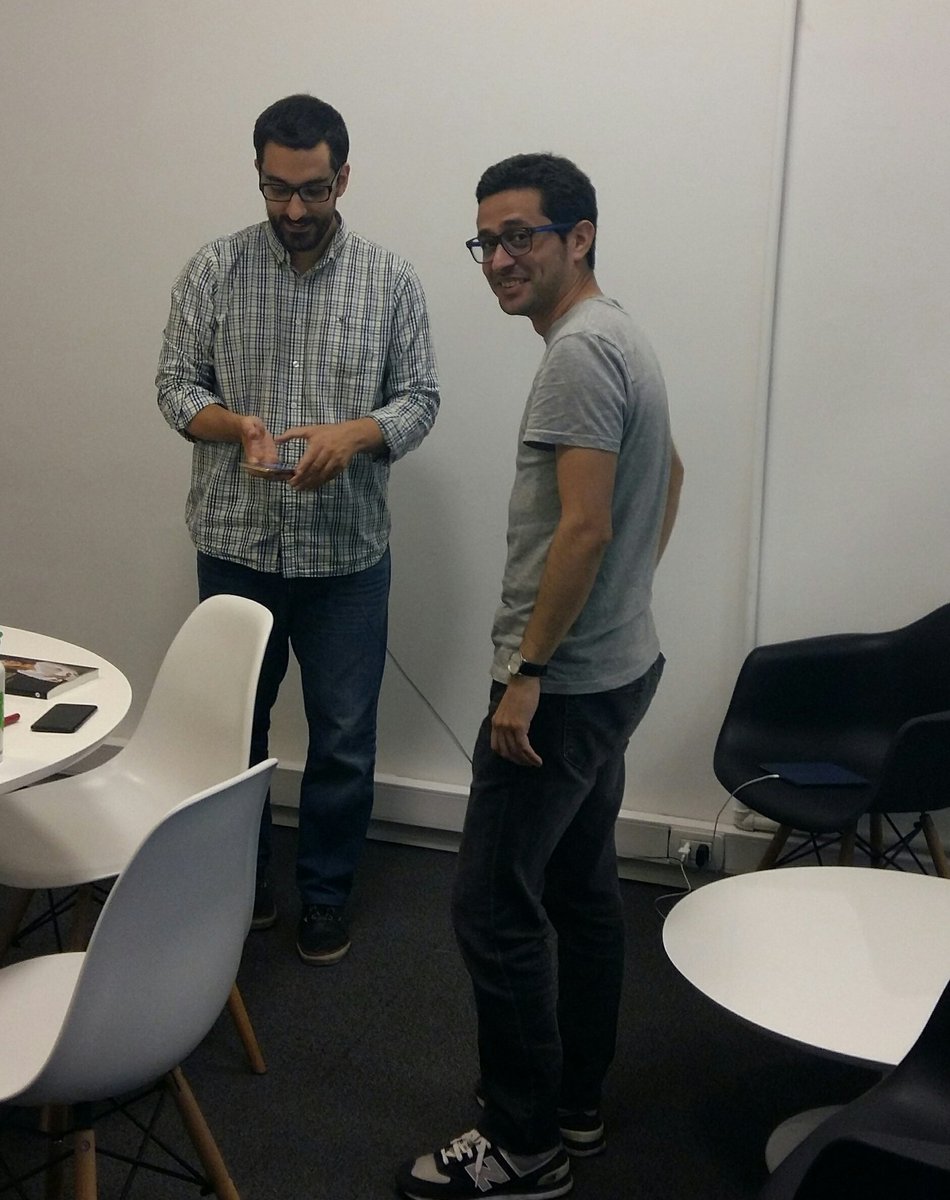 petchegoyen's tweet image. Acá @matiasfernandez y @juanpmansilla trabajanding #NerdsAtWork