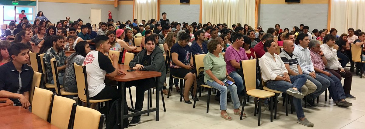 #Ahora en el Bingo Municipal en la última entrega de certificados de empleo de 2017. Hoy reciben 350 personas, para completar las casi dos mil que se capacitaron en el año #HacemosMadryn