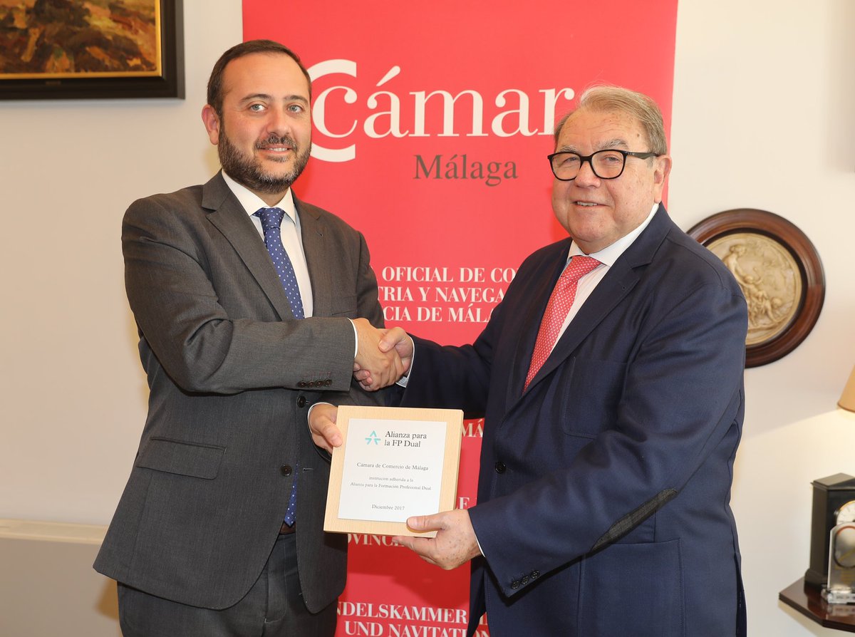 IgnaciodeBenito's tweet image. La @Camara_Malaga se suma a la @Alianzafpdual 👏👏 Seguimos sumando fuerza para continuar entre todos impulsando el modelo de FP Dual bajo un marco de calidad 👍@FPAndaluza @FBertelsmann @cepmalagafp