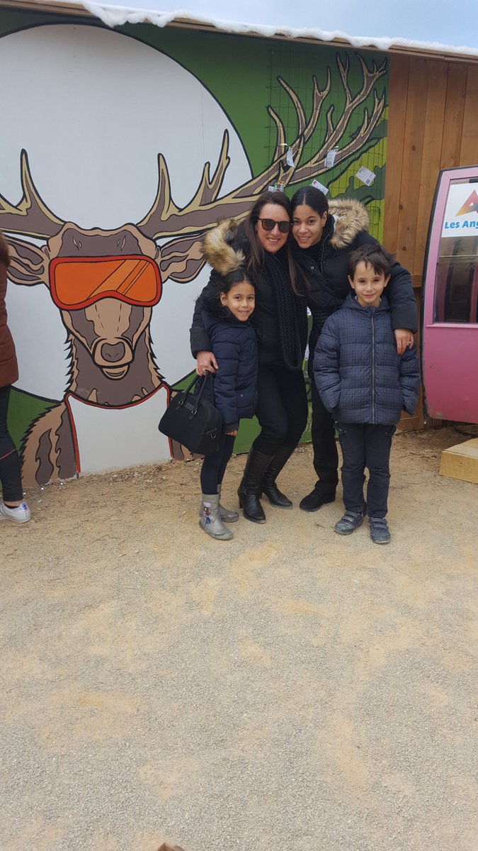 MDAbarcares's tweet photo. Merci à vous pour cette belle participation notre fresque s'orne de vos vœux au sein du village de noël du Barcares https://t.co/kNursNBFtF