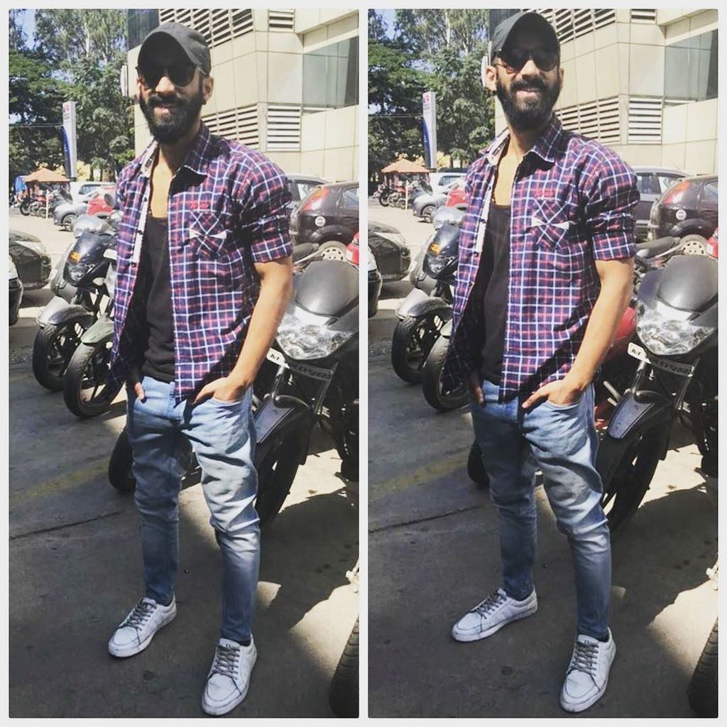 RJGamesbond's tweet photo. #shirt #denim #thisishowilook #kannadiga #rj https://t.co/jy2rDb46uK https://t.co/Vgpnapjxk1