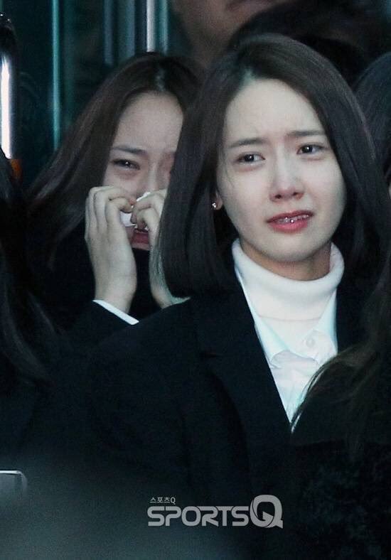 𝑭𝒆𝒃. on Twitter: "Yoona 😭😭😭 Krystal 😭😭😭 #YoonKrys  https://t.co/39jnB8lrXQ" / Twitter