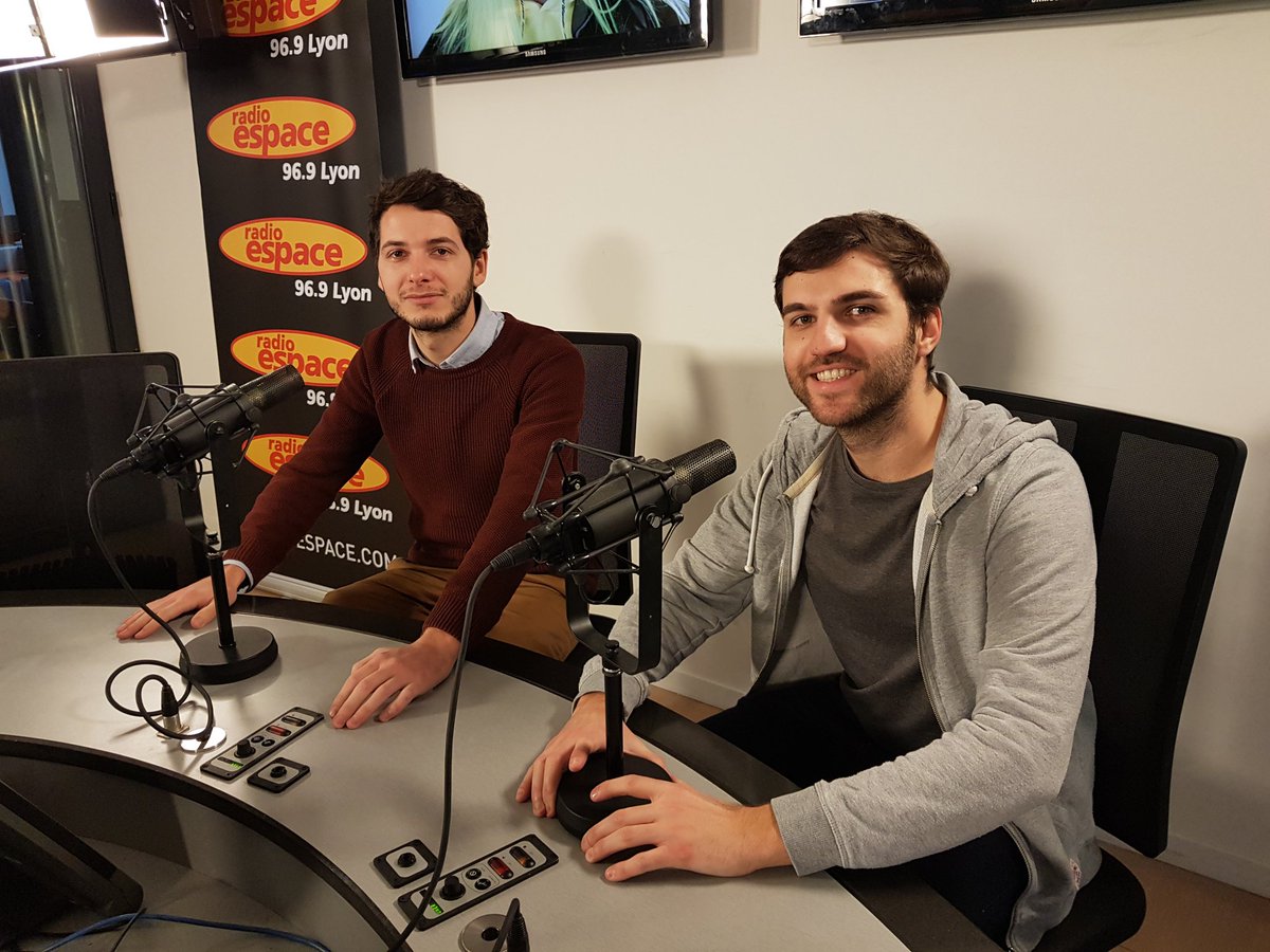 AmelieDeloraine's tweet photo. L'équipe de @FitEvAnApp était en interview ce jeudi matin dans les locaux de @RadioEspace #Lyon pour nous parler de la rentrée qui sera sportive 🎧 Diffusion très bientôt avec une surprise en vidéo 🎄🎁 https://t.co/7rhFdokWEv
